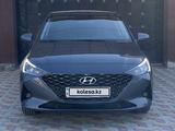 Hyundai Accent 2021 года за 8 500 000 тг. в Актау – фото 2