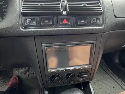 Volkswagen Golf 2001 года за 2 350 000 тг. в Алматы – фото 11