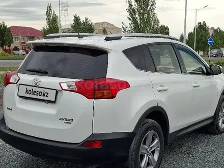 Toyota RAV4 2015 года за 9 199 000 тг. в Актобе – фото 3