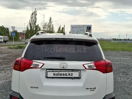 Toyota RAV4 2015 года за 9 199 000 тг. в Актобе – фото 4