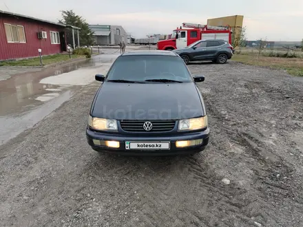 Volkswagen Passat 1993 года за 1 500 000 тг. в Алматы – фото 4