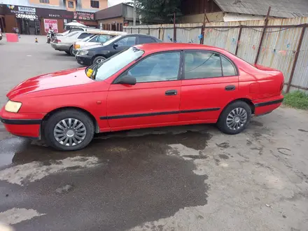 Toyota Carina E 1995 года за 950 000 тг. в Алматы – фото 2