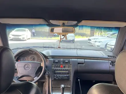 Mercedes-Benz E 320 1995 года за 2 600 000 тг. в Алматы – фото 4