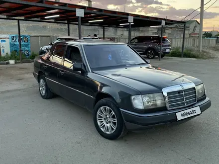 Mercedes-Benz E 200 1990 года за 1 200 000 тг. в Жезказган – фото 2