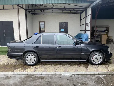 Mercedes-Benz E 320 1993 года за 2 700 000 тг. в Алматы – фото 3