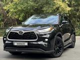 Toyota Highlander 2021 года за 21 500 000 тг. в Уральск