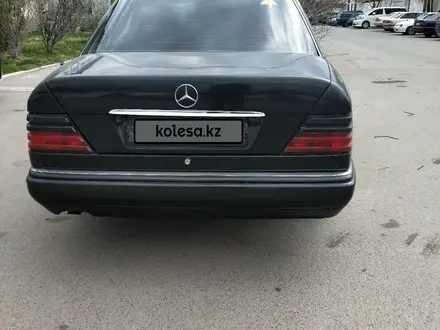 Mercedes-Benz E 220 1993 года за 1 995 000 тг. в Тараз – фото 6