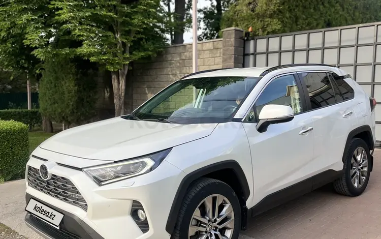 Toyota RAV4 2020 года за 16 500 000 тг. в Алматы