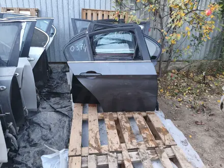 Дверь на BMW e90 за 35 000 тг. в Алматы – фото 11