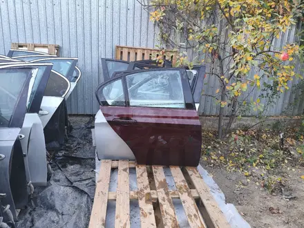 Дверь на BMW e90 за 35 000 тг. в Алматы – фото 12