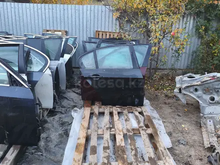 Дверь на BMW e90 за 35 000 тг. в Алматы – фото 5
