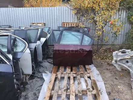 Дверь на BMW e90 за 35 000 тг. в Алматы – фото 9