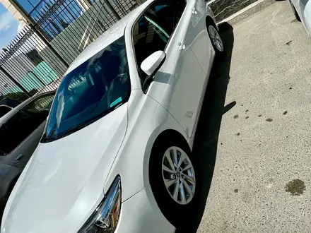 Toyota Camry 2016 года за 9 000 000 тг. в Атырау