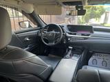 Lexus ES 250 2020 года за 20 500 000 тг. в Алматы – фото 4
