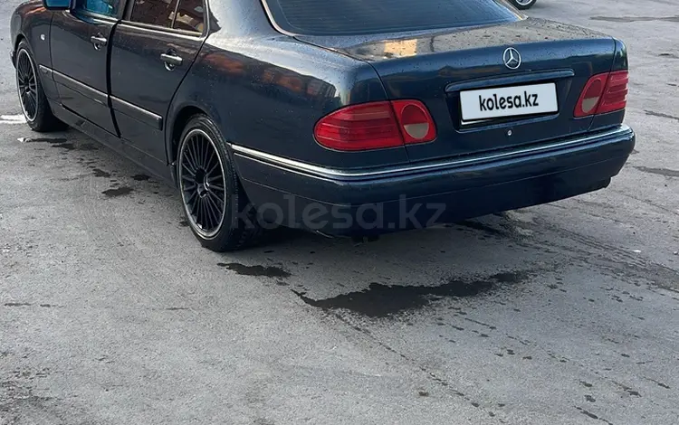 Mercedes-Benz E 280 1996 года за 1 400 000 тг. в Караганда