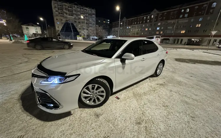 Toyota Camry 2023 года за 19 000 000 тг. в Атырау