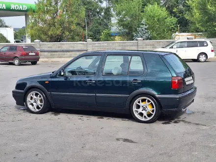 Volkswagen Golf 1996 года за 2 500 000 тг. в Алматы