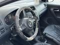 Volkswagen Polo 2015 года за 3 800 000 тг. в Актобе – фото 12