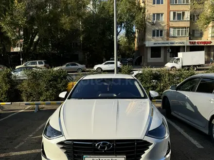 Hyundai Sonata 2022 года за 13 000 000 тг. в Алматы – фото 2