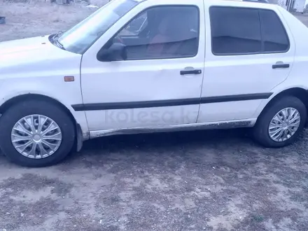 Volkswagen Vento 1993 года за 1 400 000 тг. в Актобе – фото 5