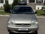 Kia Carnival 1999 годаүшін2 900 000 тг. в Караганда – фото 2
