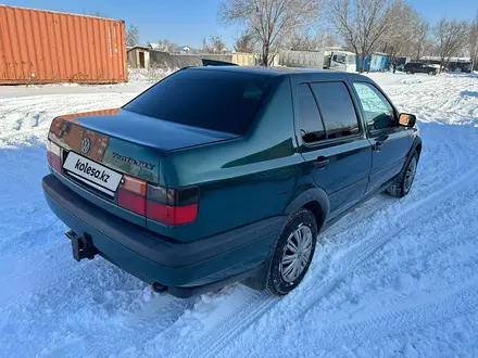 Volkswagen Vento 1996 года за 1 660 000 тг. в Есик – фото 2