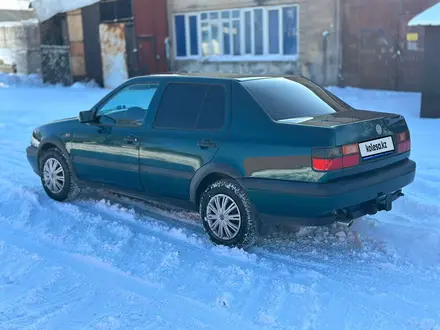 Volkswagen Vento 1996 года за 1 660 000 тг. в Есик – фото 4