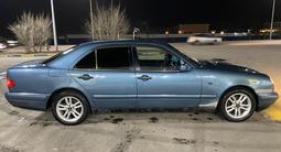 Mercedes-Benz E 230 1997 годаfor1 900 000 тг. в Караганда – фото 4