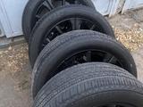 Оригинальные диски BMW X5 с шинами за 800 000 тг. в Алматы – фото 2