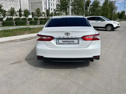 Toyota Camry 2018 года за 13 000 000 тг. в Астана – фото 9