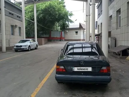 Mercedes-Benz E 230 1990 года за 1 700 000 тг. в Алматы