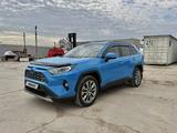 Toyota RAV4 2020 года за 15 300 000 тг. в Актау