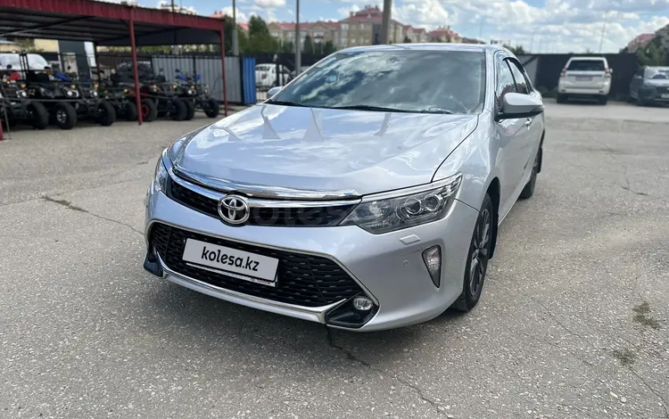 Toyota Camry 2017 годаfor11 700 000 тг. в Актобе