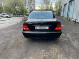 Mercedes-Benz S 320 2000 годаfor3 000 000 тг. в Караганда – фото 2