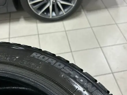 Комплект зимней резины Roadstone Winguard ice plus 225/45R18 за 90 000 тг. в Талдыкорган – фото 14