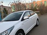 Hyundai Accent 2021 года за 8 500 000 тг. в Уральск – фото 2