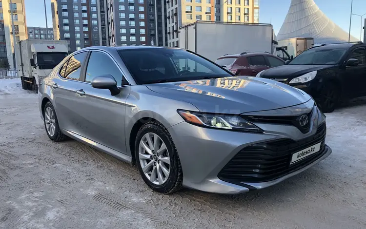 Toyota Camry 2019 года за 13 500 000 тг. в Астана