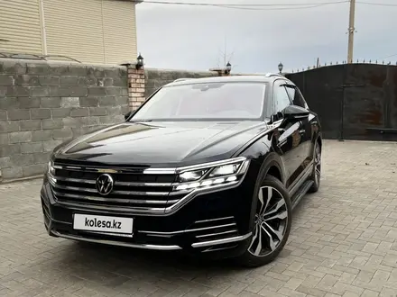 Volkswagen Touareg 2021 года за 41 000 000 тг. в Астана – фото 2