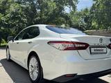 Toyota Camry 2020 года за 14 000 000 тг. в Алматы – фото 3
