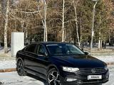 Volkswagen Passat 2021 года за 12 100 000 тг. в Астана