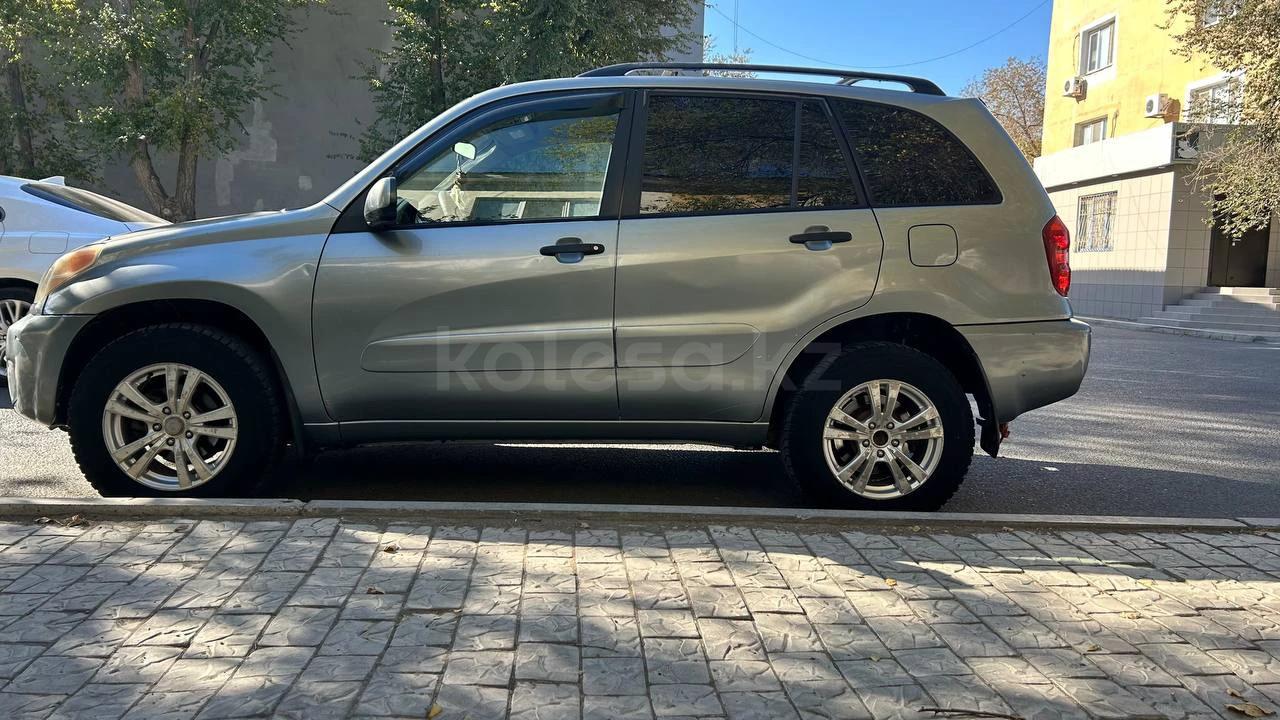 Toyota RAV4 2004 г.