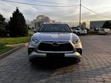 Toyota Highlander 2022 года за 27 800 000 тг. в Алматы – фото 3