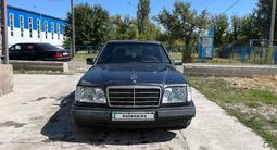 Mercedes-Benz E 220 1994 года за 1 550 000 тг. в Тараз – фото 2