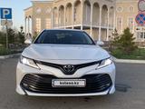 Toyota Camry 2020 года за 13 200 000 тг. в Уральск – фото 2