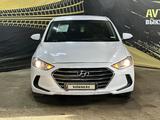 Hyundai Elantra 2017 года за 7 500 000 тг. в Актобе – фото 2