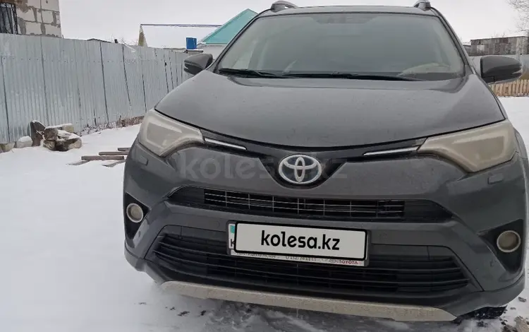 Toyota RAV4 2017 годаfor12 000 000 тг. в Актобе