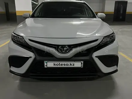 Toyota Camry 2022 года за 14 600 000 тг. в Актау – фото 3