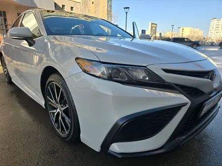 Toyota Camry 2022 года за 14 600 000 тг. в Актау – фото 30