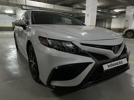 Toyota Camry 2022 года за 14 600 000 тг. в Актау – фото 4