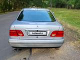 Mercedes-Benz E 230 1995 года за 1 800 000 тг. в Алматы – фото 4